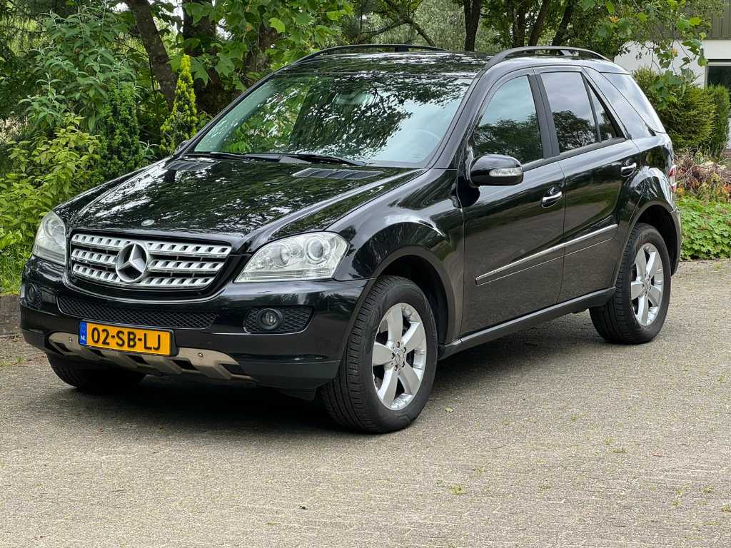 Mercedes-Benz - Clasa M - 500 - 02-SB-LJ - 2005