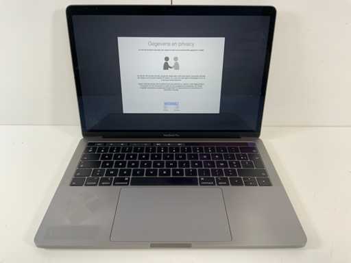 Apple MacBook Pro 13,3", Core™ i7 8. generacji, 16 GB RAM, laptop NVMe 500 GB