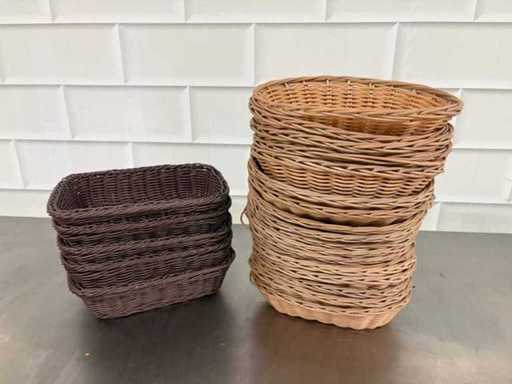 Plastikkorb (20x) in einer Holzkiste