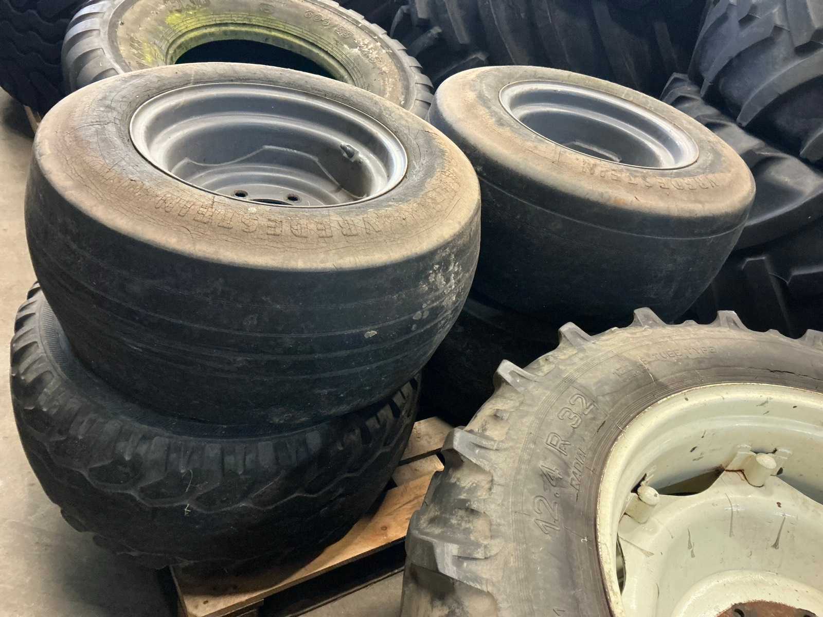 Trailer wheel (4x)