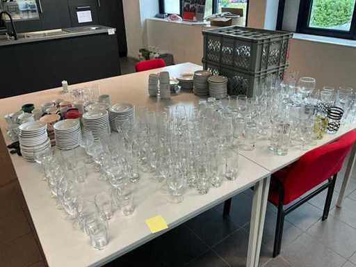 Divers verres et vaisselle