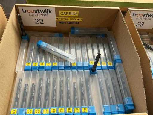 Volhardmetalen boor met inwendige koelingsgaten (38x)