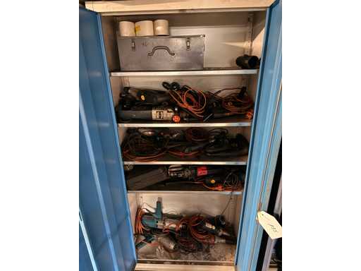   Werkstattschrank mit Inhalt