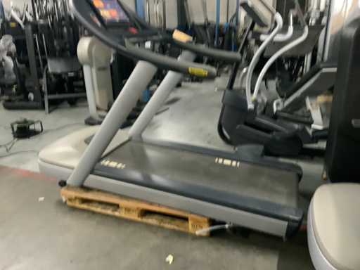 Technogym jogging maintenant 600 Unity 3 Live Treadmill