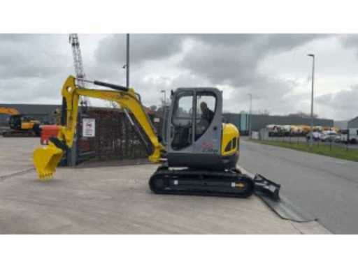 b0fd0080-aa0f-48ed-9213-2d02271e8823.mp4