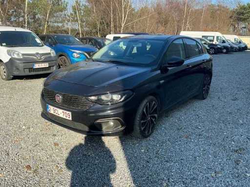 Vagonul de pasageri Fiat Tipo