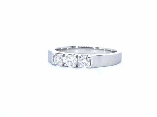 Gassan – Goldener 3-Stein-Ring mit GASSAN 121 Diamanten
