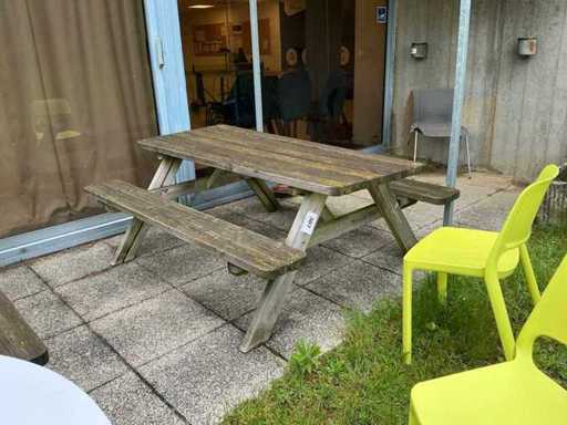 Table de jardin en bois