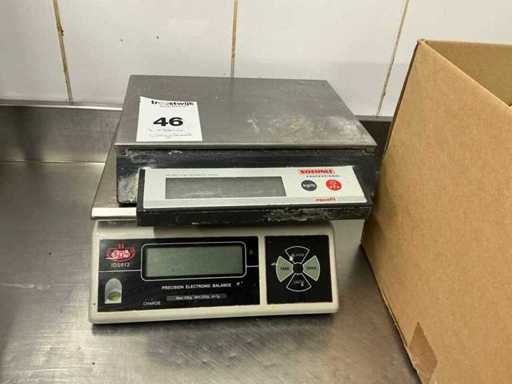 Diverse weegschalen (2x)