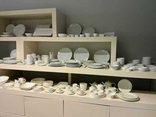 Różne porcelany stołowe (+/- 450x)