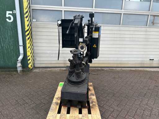 Butler - 2006 - 1050 - Banden de-en montageapparaat