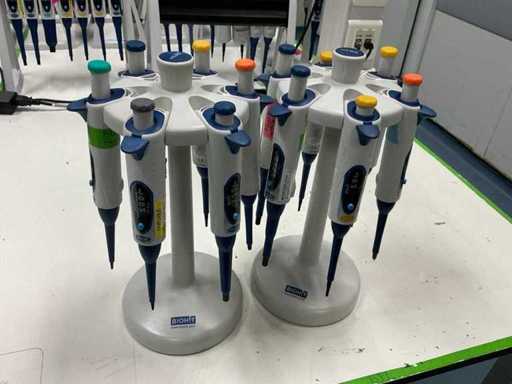 Biohit Pipettes z karuzelami (12x)