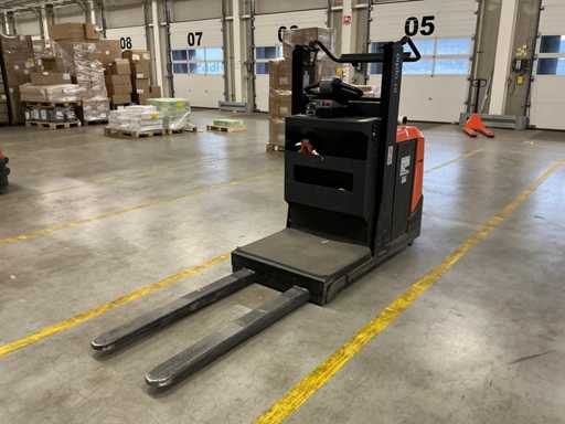 Camionul Toyota OSE100W Man-up 2023