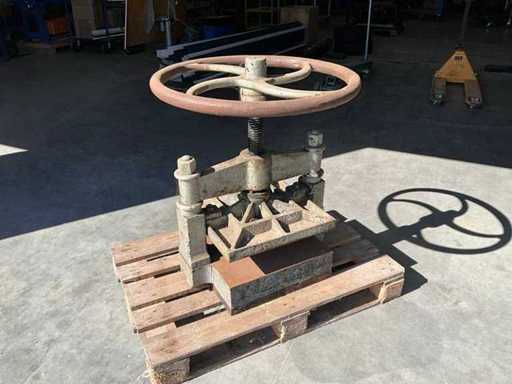 Screw press