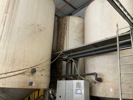 (c) 2012 M.I.P. Vertical storage tank