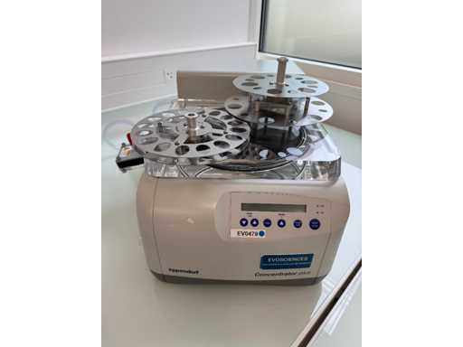 EPPENDORF - Concentrator Plus Type 5305 - apparatus for sample evaporation