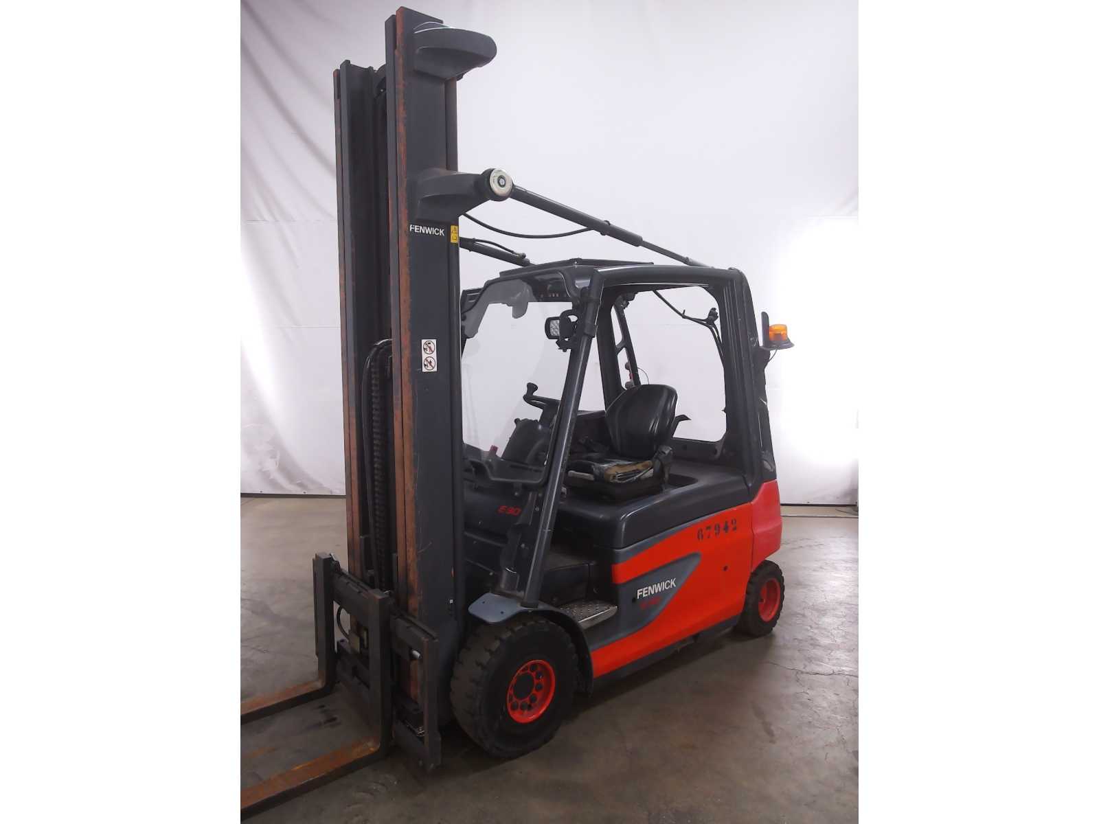 LINDE E30L-01 Forklift