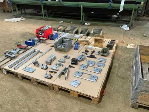 Charge von Stanzwerkzeugen und Werkzeugen