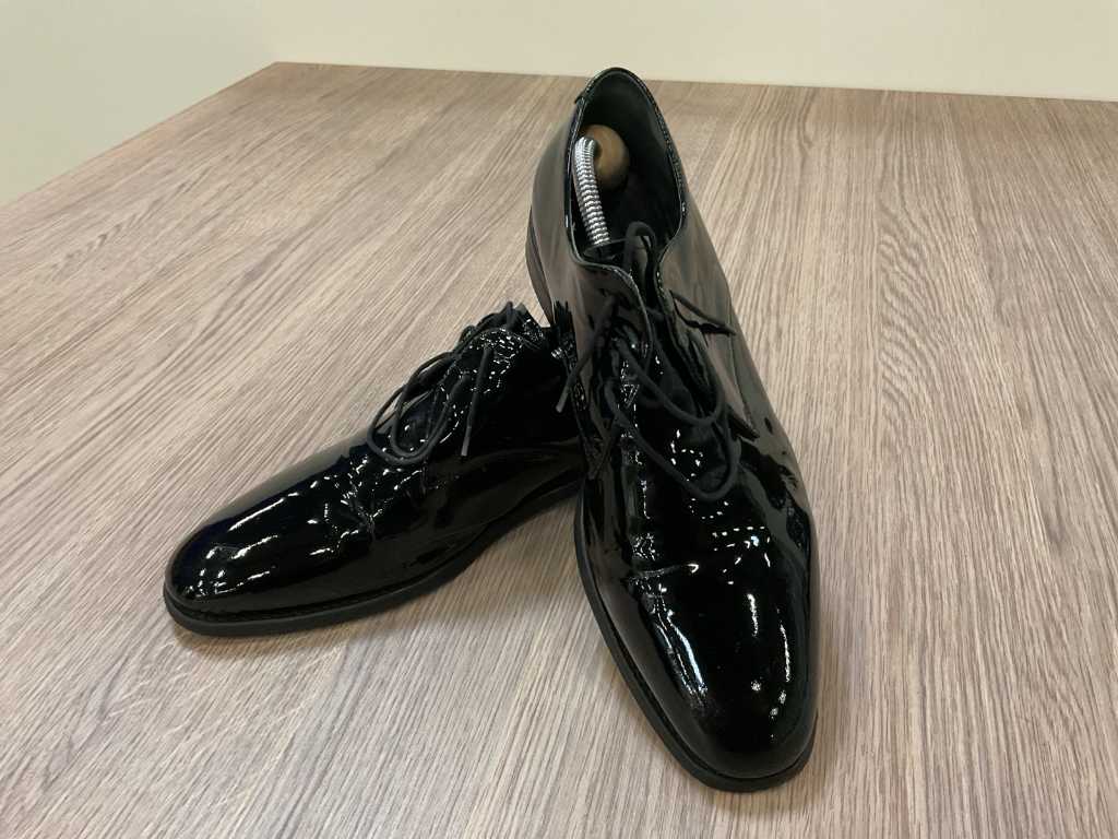 Van Bommel Paire de chaussures en cuir verni (taille 41)