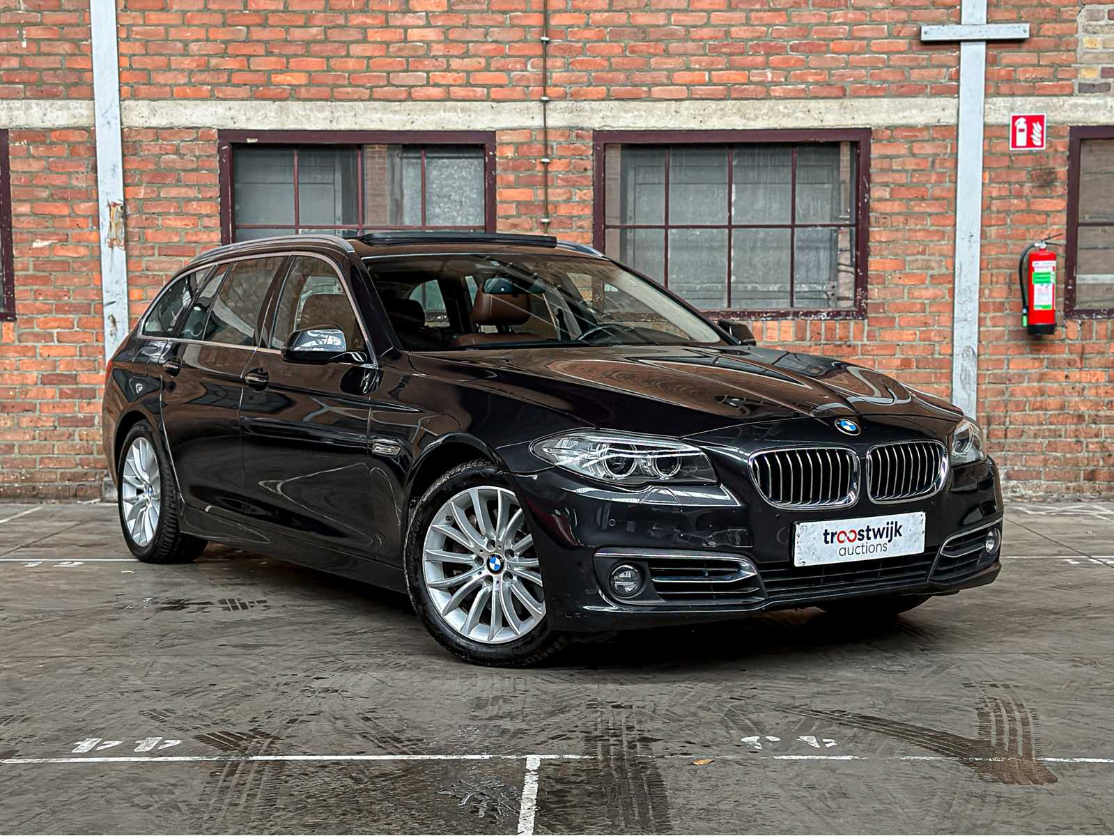 BMW 528i Touring Luxury Edition F11  245pk 2014 5-serie, 6-TZT-71