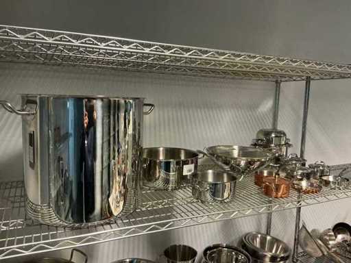 Różne garnki ze stali nierdzewnej (13x)