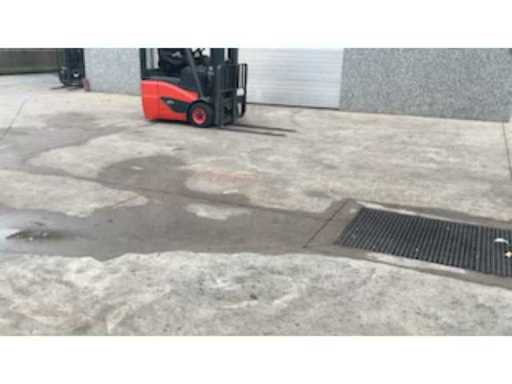 83c45aab-633c-4bed-b61c-f76876e0fbb7.mp4