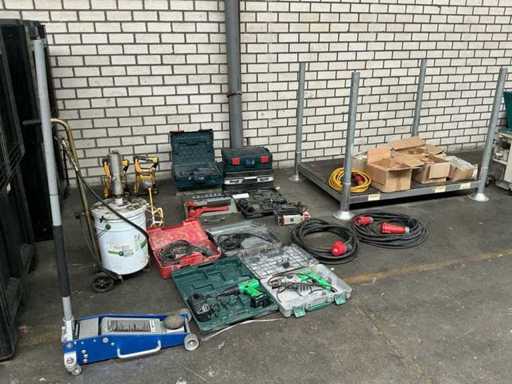 Batch of tools and nuts/bolts