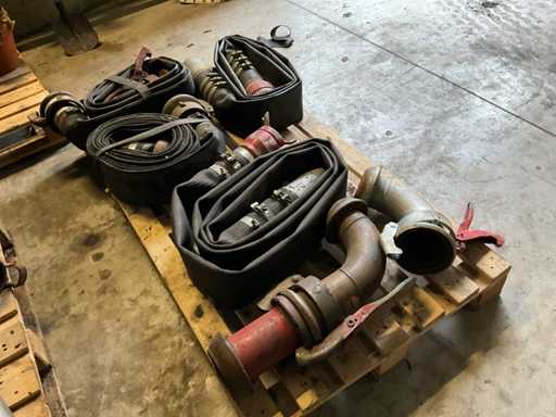 Verschiedene Bewässerungsschläuche und Kupplungen