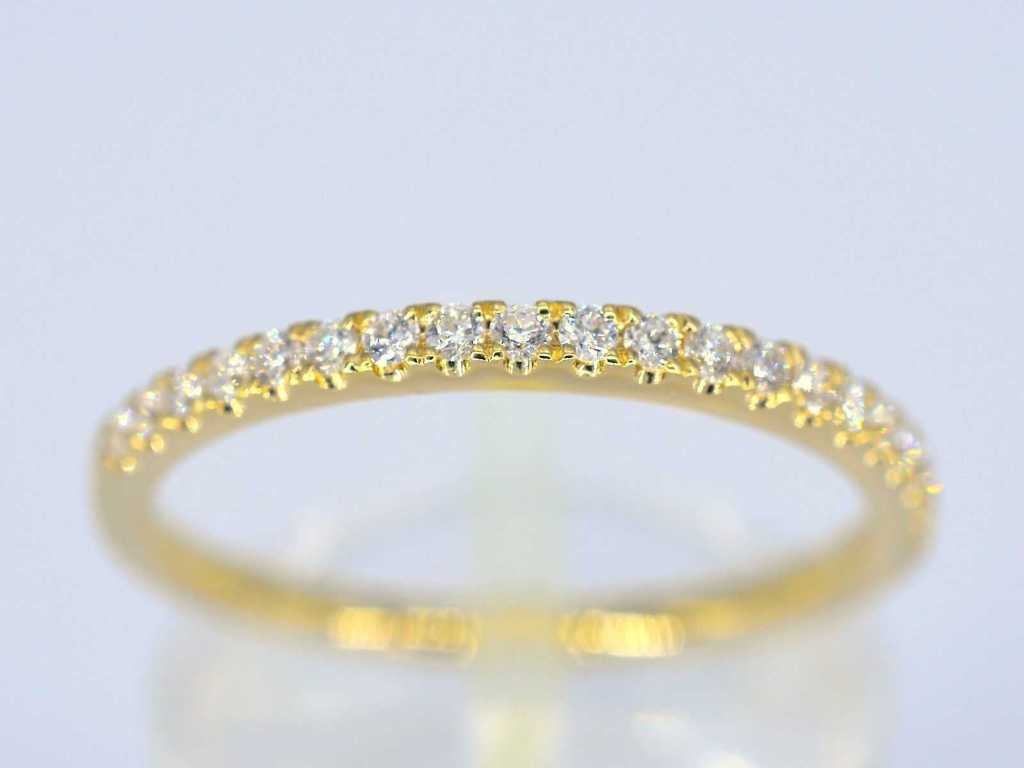 Gold row ring with brilliant-cut diamond