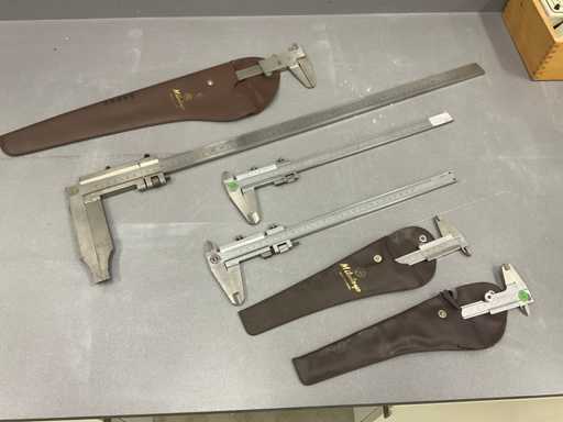 Charge von Messschiebern