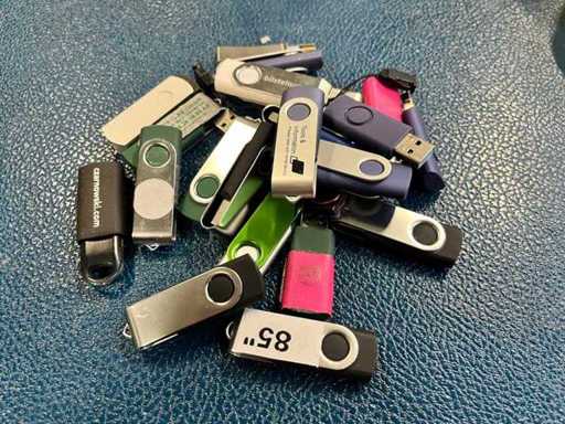 Großer Posten USB-Sticks, teils USB 3.0 mit 16GB