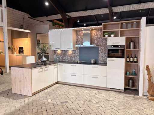 Showroom-Küche mit Geräten