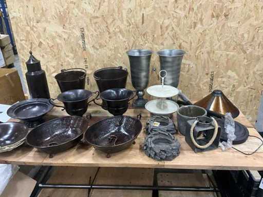 Diverse decoratiematerialen en lampen