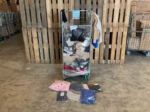 Partij onbezorgde kleding stukken (170x)