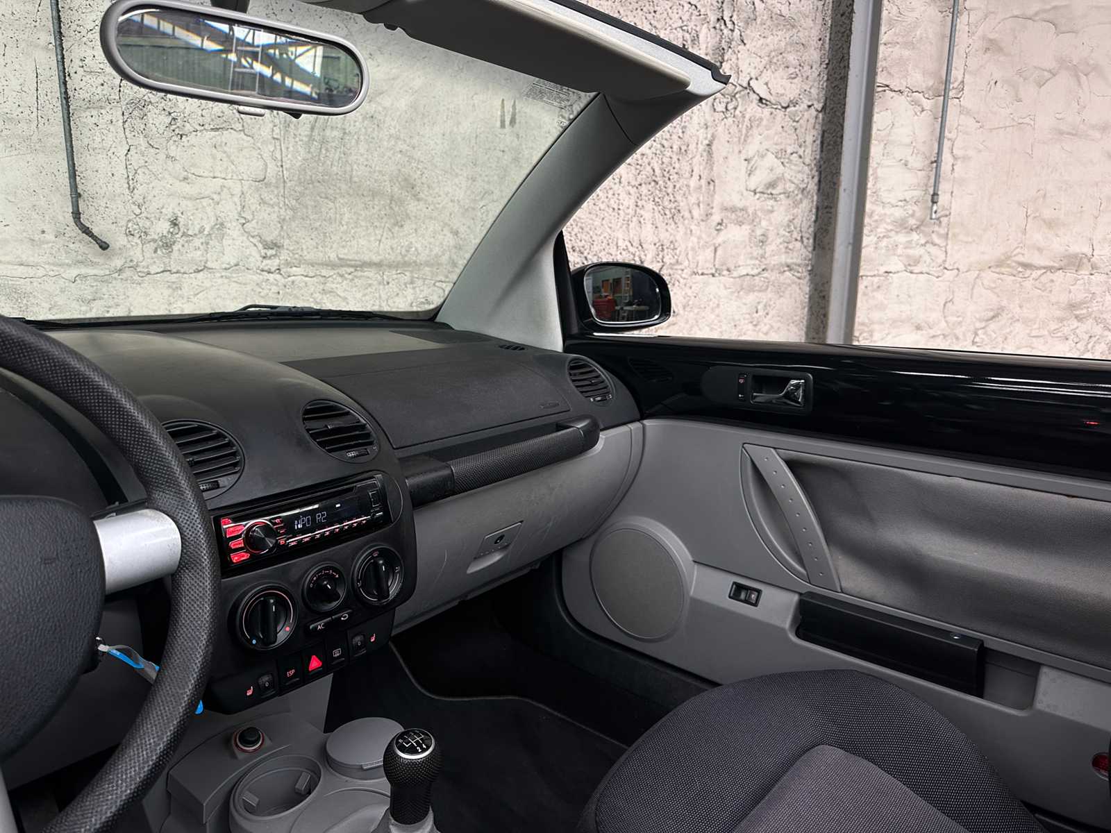 Volkswagen New Beetle Cabriolet 1.4 Turijn 75pk 2003, TH-271-J