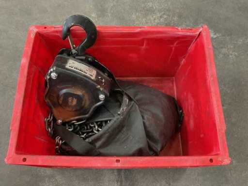 Menta MC05 (500kg - 15m) Sollevatore a catena con sacco a catena