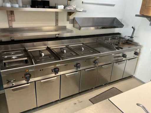 Cafeteria Snacks & American Burgers due to business closure