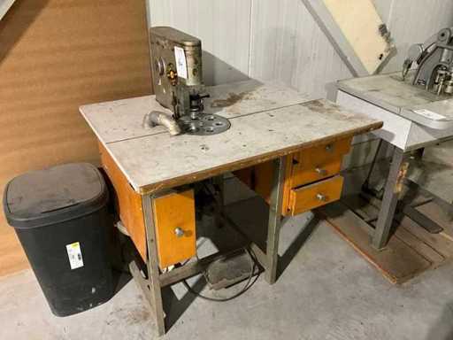 Machine à pression de boutons ALT4