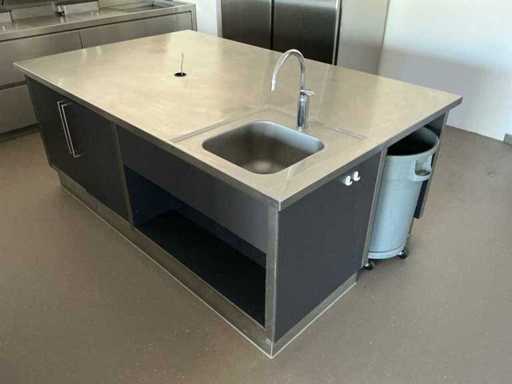 Keuken eiland met stopcontact Keukenopstelling