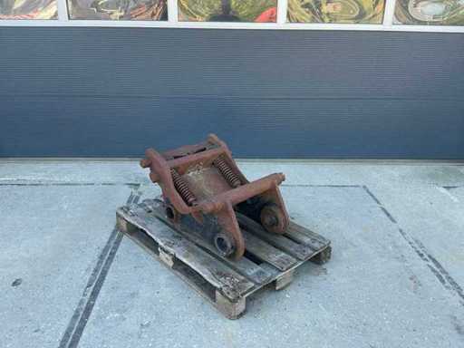 Quick coupler for crane