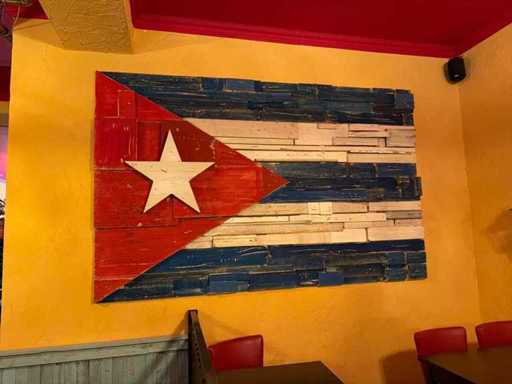 Artă din lemn (steagul cubanez)