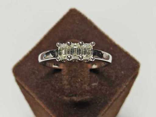 Bague en or blanc 18 nōts avec diamant naturel 0,43 ct
