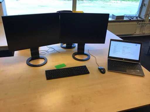 Dell latitude 5520 i7 incl monitors and accessories 