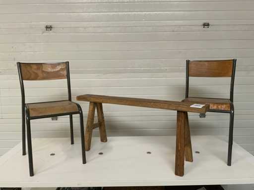 Vintage-Deokorative Stühle und -Bank