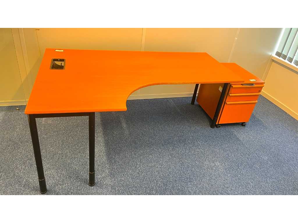 Corner desk with drawer unit 