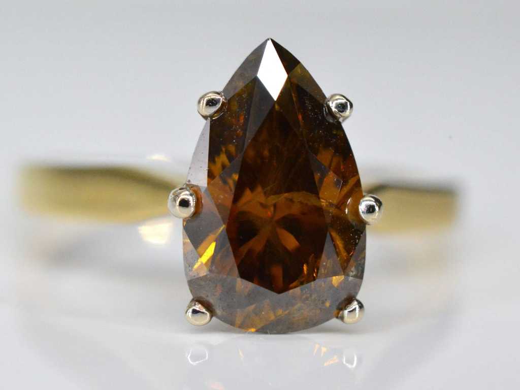 Yellow gold ring with fancy cognac-colored diamond