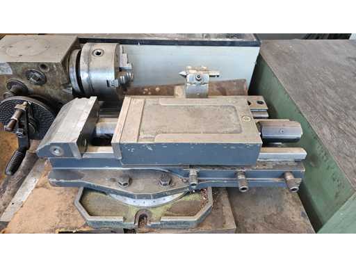   Schraubstock mit schwenkbarer Basis