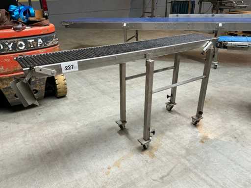 Convoyeur à rouleaux