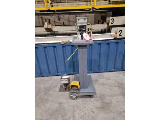 INDUSTRIAS AZ ESCAF1 Zestaw pneumatycznego narz?dzia do wykrawania do po??cze? naro?nych 