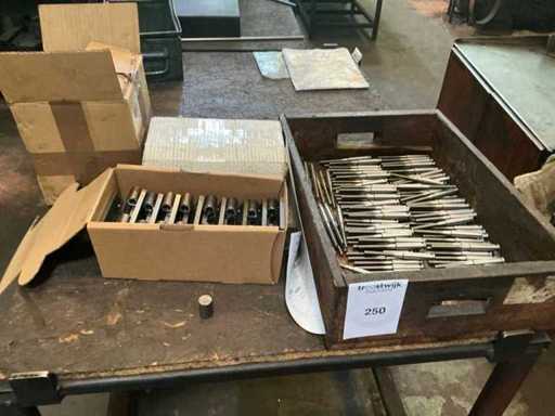 Partij diverse metalen onderdelen